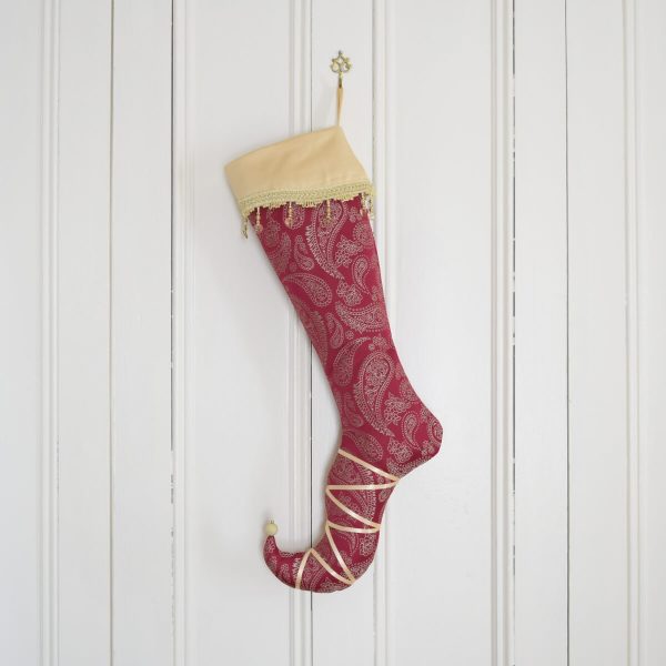 Christmas stocking Lady Guinevere, pink jacquard with golden paisleys, gold satin cuff, golden ribbons.