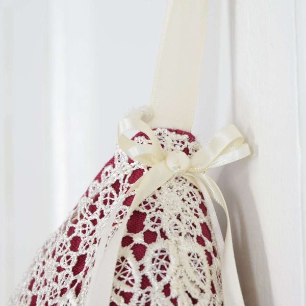 Detail of the Christmas stocking Princess Cyrielle, ivory ribbon bow with stone.
