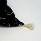 Detail of the pillow Trace of history, tip with ivory tassel
