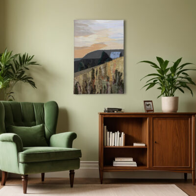 Tableau j'irai jusqu'à toi sur le mur d'une pièce où il y a un fauteuil vert et un meuble de bois avec des livres et une plante verte.