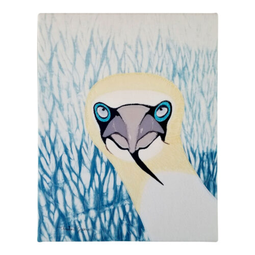 Tableau d'art textile Le Fou par Christine Grenier représentant la tête d'un fou de Bassan sur un fond bleu et blanc représentant la mer.