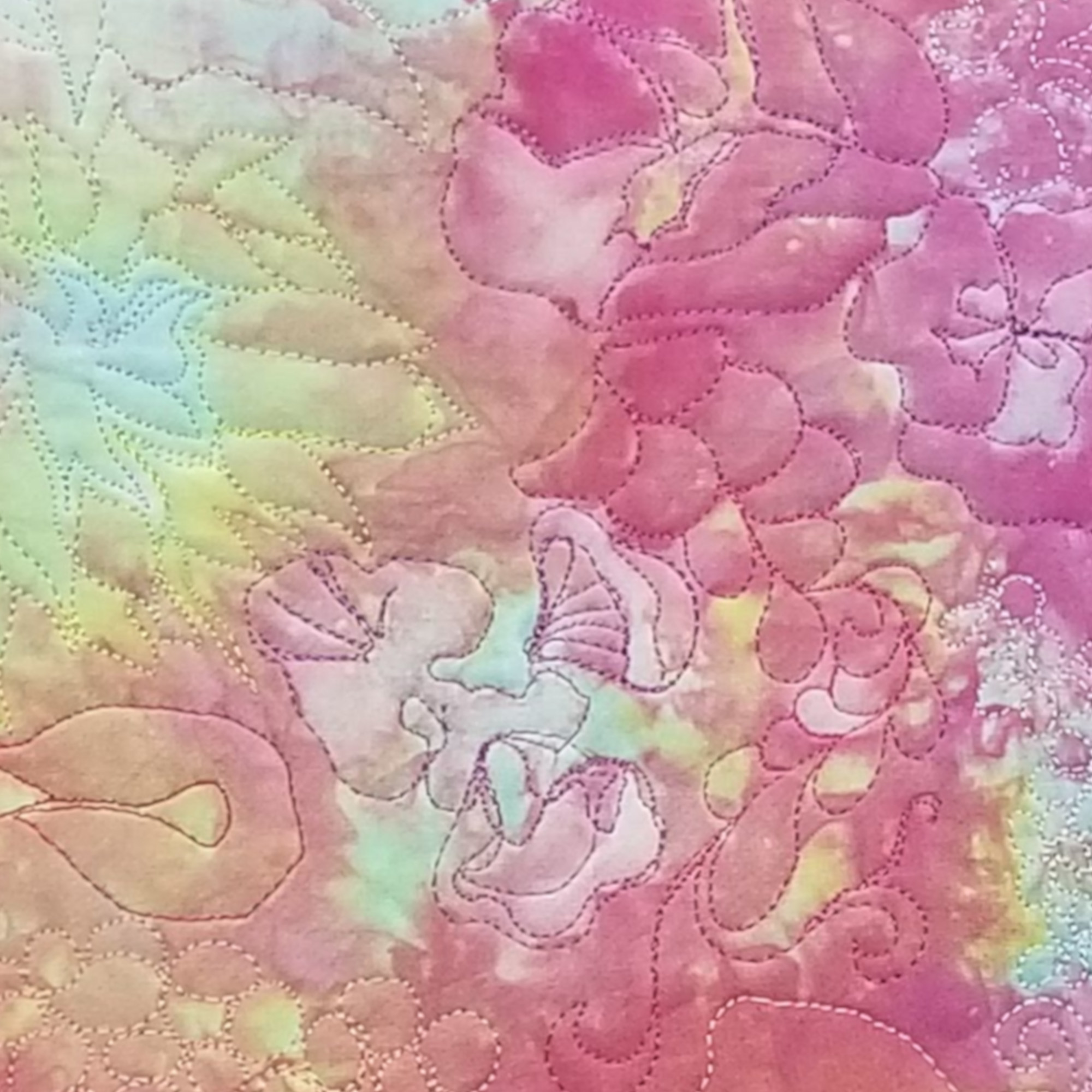 Art abstrait textile, broderie machine et teinture, Les jours heureux par Christine Grenier