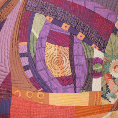 Tableau d'art textile abstrait symbolique La Bête, détail avec broderie à la main et piquage machine.